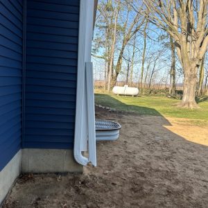 Downspout extension hinged