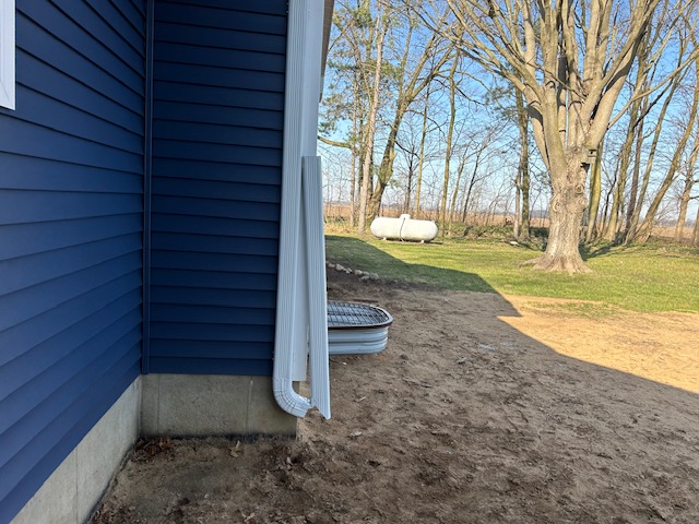 Downspout extension hinged